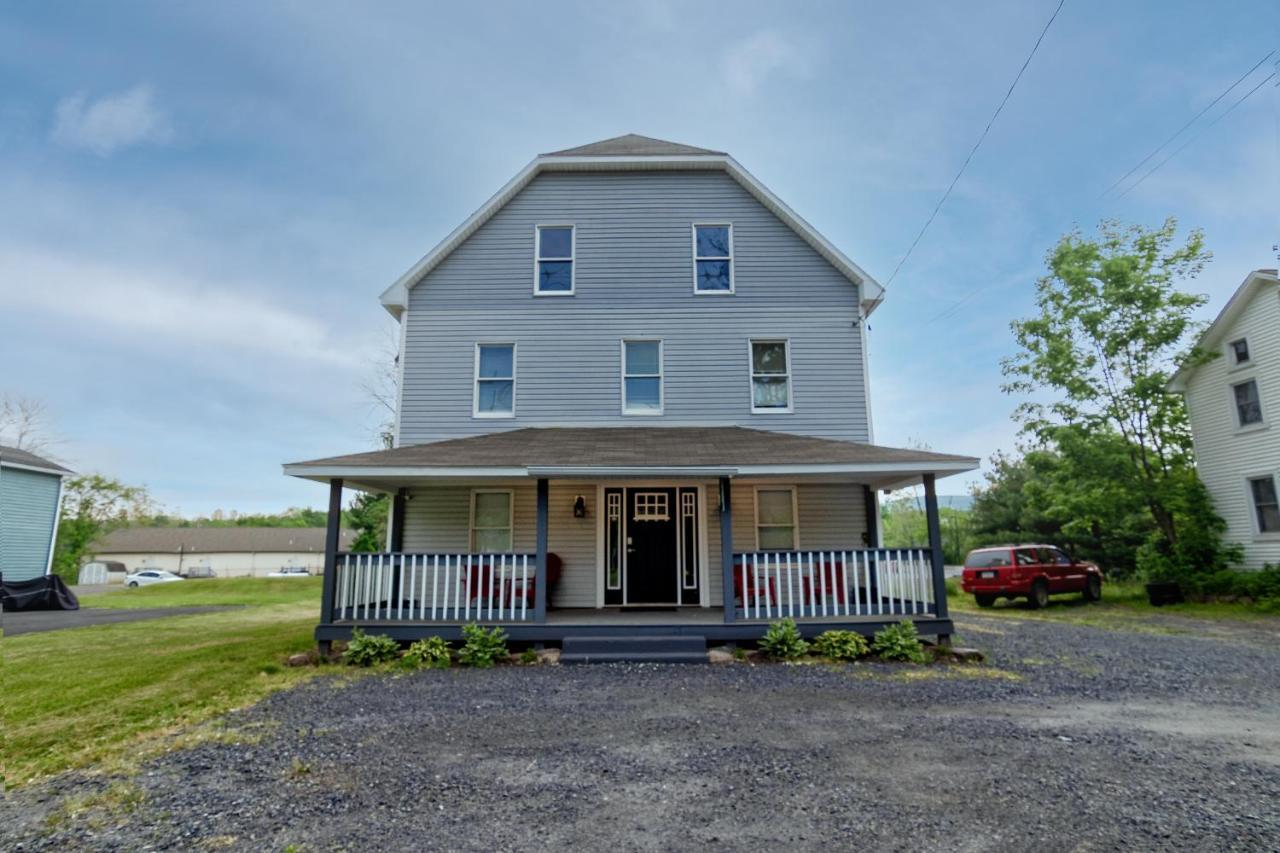 Newly Renovated 3 Bedroom House In The Heart Of Tannersville Exterior photo